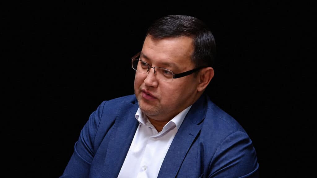 «Пьют вино из черепа Кенесары»: студенток из Кыргызстана придумали, как наказать