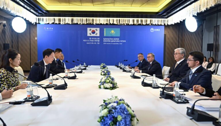Что известно о Hanwha Group, с руководством которой встретился Токаев