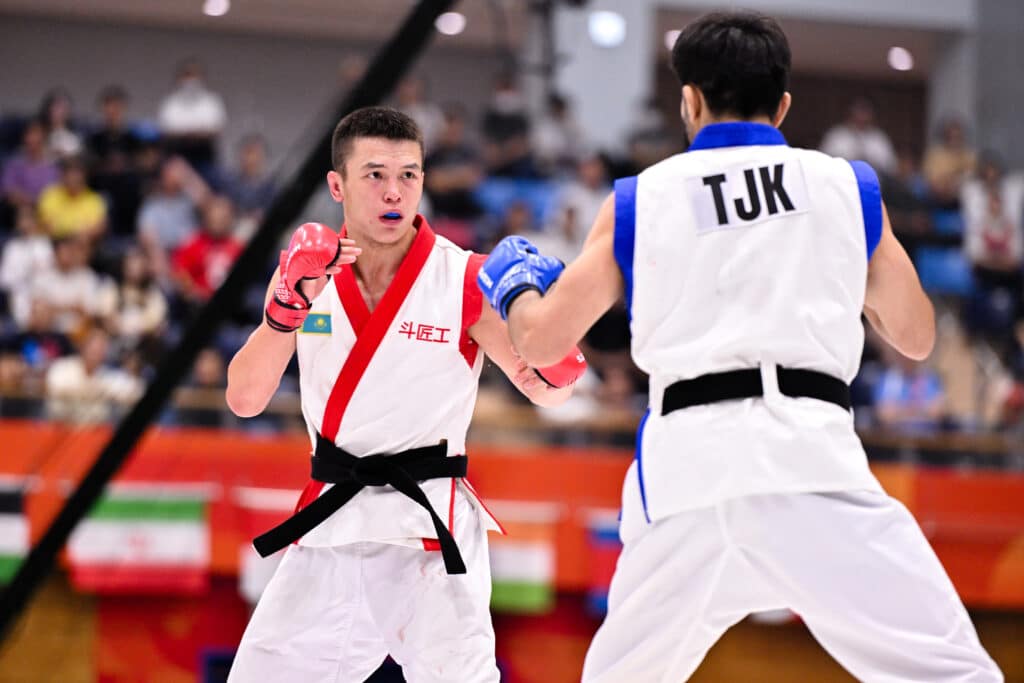 Санжар Адилов завоевал бронзовую медаль Азиатских игр-2026 в MMA. В полуфинале казахстанец уступил Отабеку Раджабову со счётом 0:3.