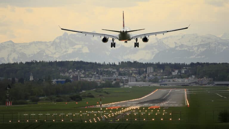 Эксперты из США признали авиаперелеты по Казахстану в целом безопасными