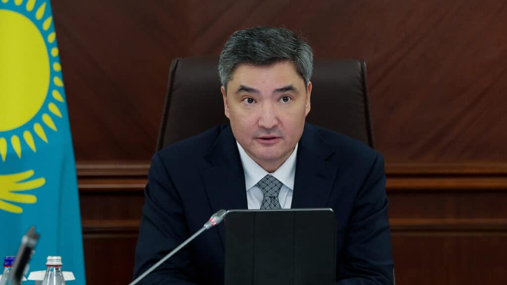 «Кто хочет – найдет!»: Бектенов и Минтруда заявили, что в Казахстане полно работы