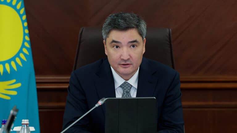«Кто хочет – найдет!»: Бектенов и Минтруда заявили, что в Казахстане полно работы