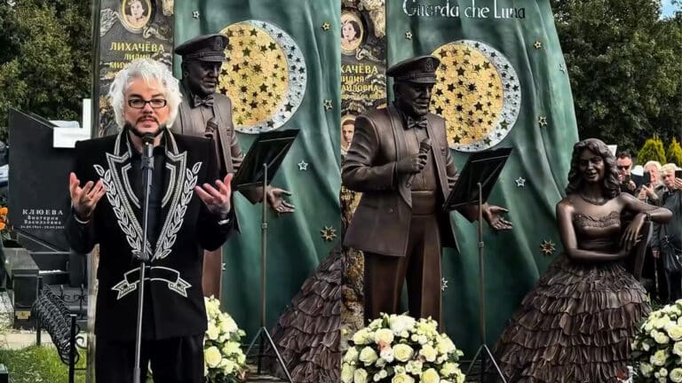 Филипп Киркоров установил памятник своим родителям в Москве