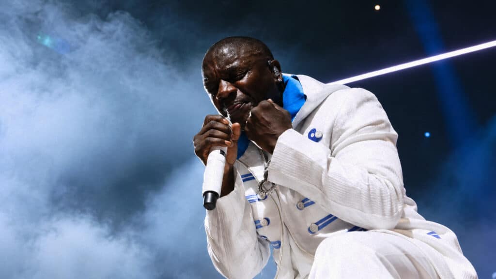 Фото: instagram.com/AKON, бильд-редактор: Адэлина Мамедова