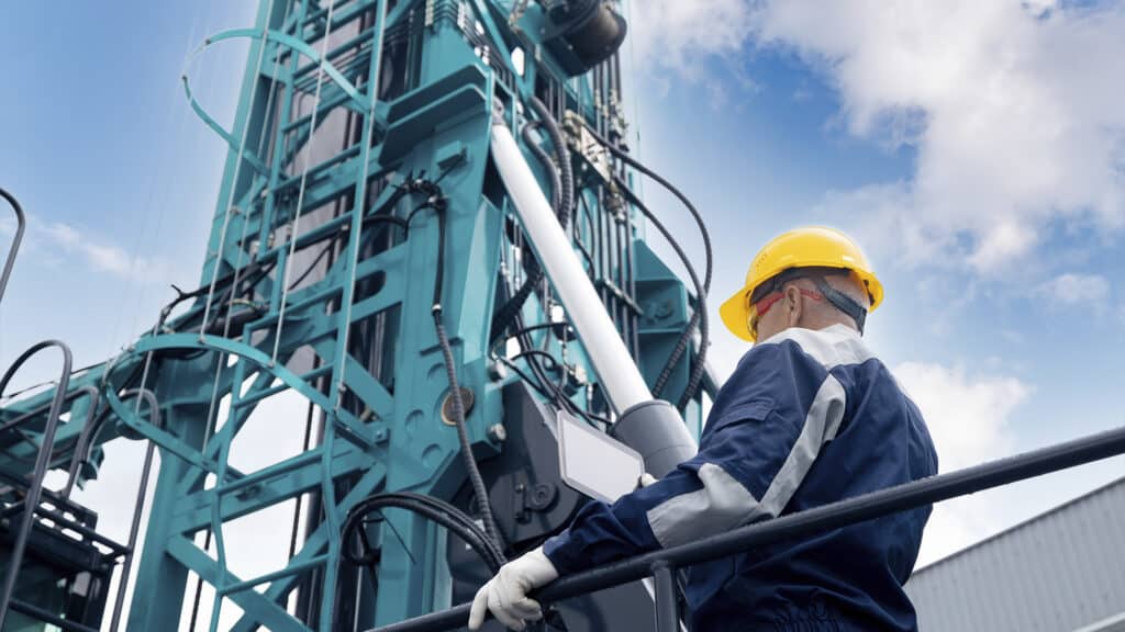 Кладбище и скотомогильники попали в территории для добычи нефти в Казахстане / shutterstock, бильд-редактор: Дастан Шанай