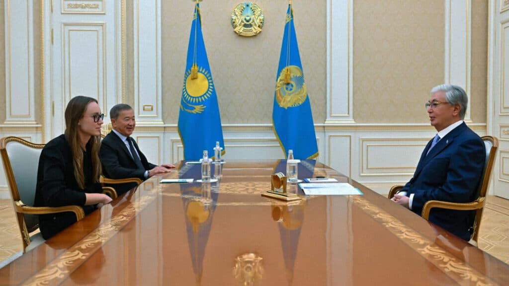 Tokayev meets Rybakina, praises her conduct on and off the court