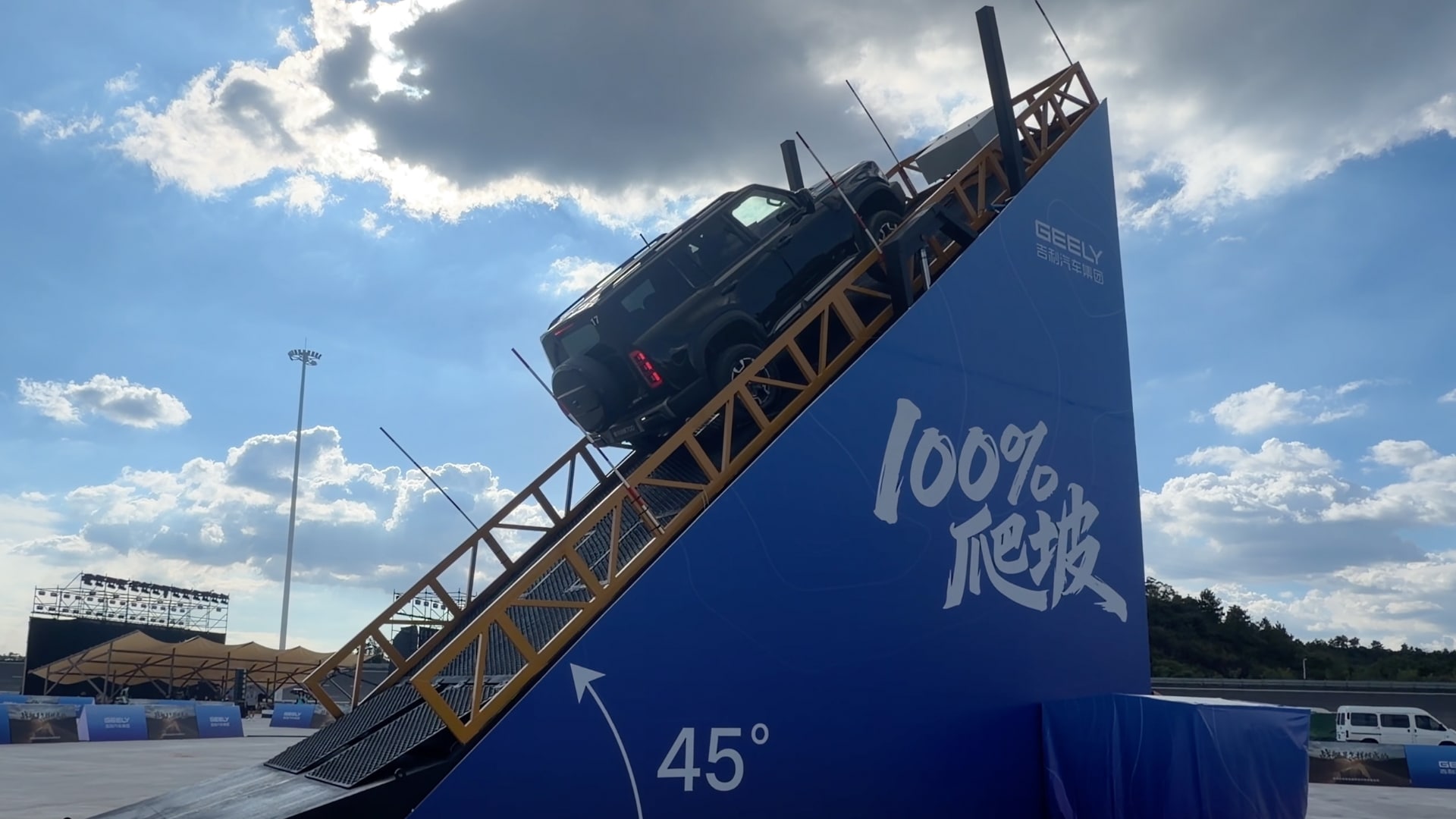 Geely Galaxy 700, Geely, Geely гибрид, Geely 700, 1100 л.с., китайский внедорожник, гибридный внедорожник, Geely плавает, Geely цена