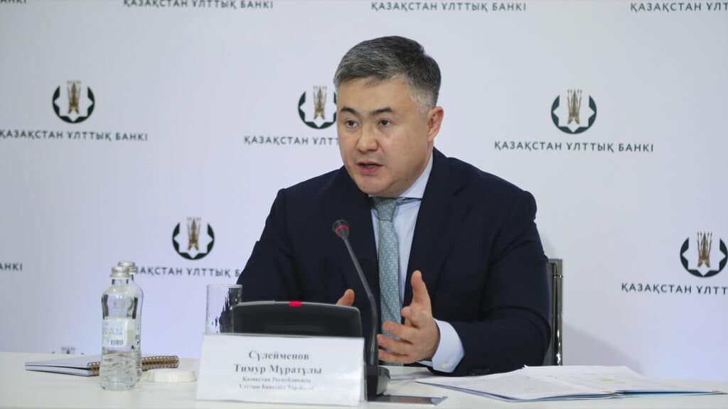 Глава Нацбанка Казахстана хранит деньги в теңге, жалея тех, кто покупал доллар по 550 / Серикжан Ковланбаев, бильд-редактор: Дастан Шанай