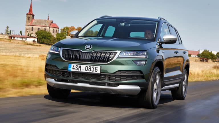 Skoda Karoq вернется с гибридом: что ждет кроссовер в 2027 году