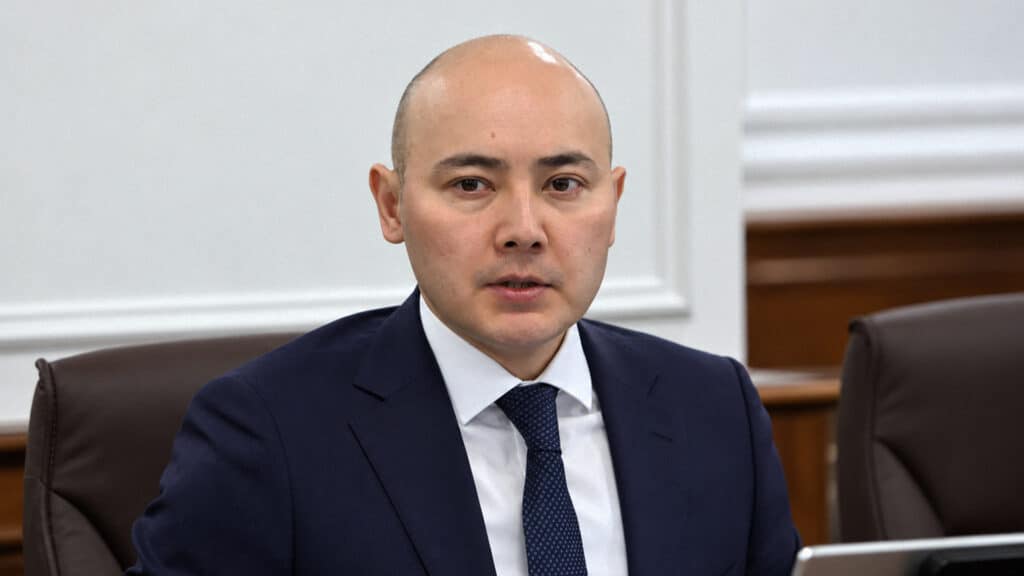 Астана, Алматы и Шымкент: Токаев поручил запустить переработку отходов