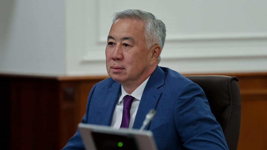 Укрепление теңге привело к огромным потерям бюджета Казахстана / Серикжан Ковланбаев, бильд-редактор: Адэлина Мамедова