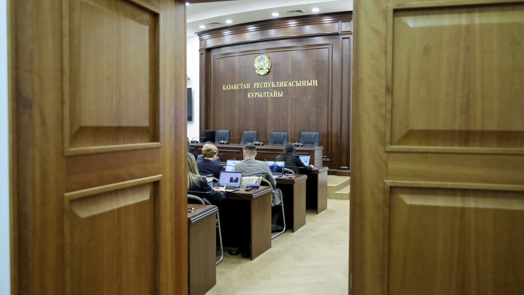 Депутатам Курултая запретили задавать вопросы премьер-министру и обсуждать его отчеты