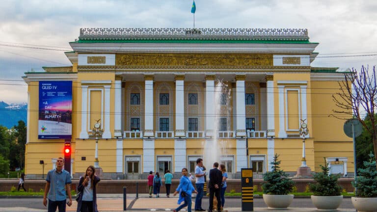 Бесплатный концерт под открытым небом у театра оперы и балета пройдет в Алматы