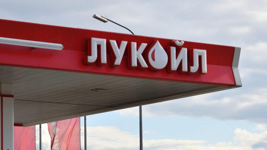 Филиал «Лукойла» в Казахстане заработал более $150 млн прибыли / shutterstock, бильд-редактор: Адэлина Мамедова