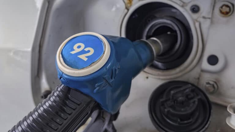 Аи-92 в Казахстане должен стоить $1, чтобы построить новый НПЗ – эксперт