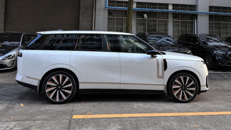Очень хотел Range Rover: Xpeng GX в Китае превратили в копию британца