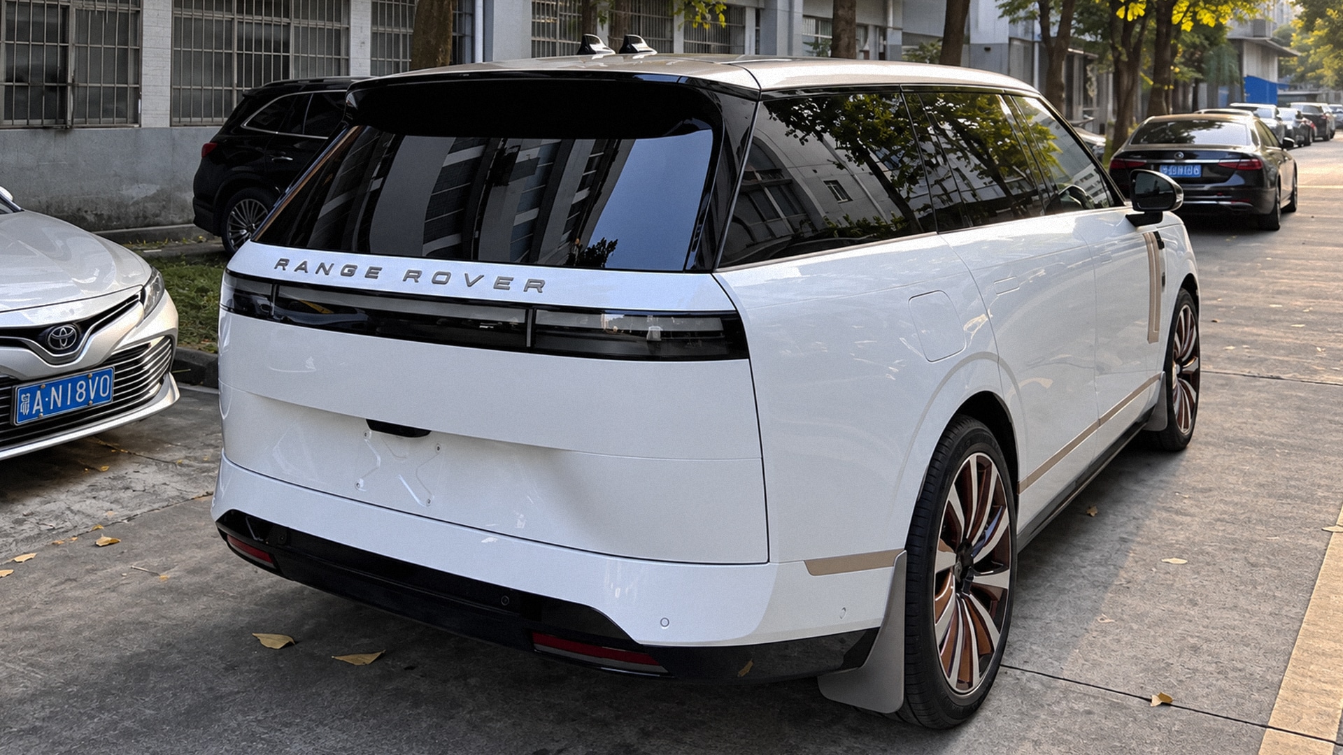 Xpeng GX, Range Rover, Xpeng, китайские автомобили, электрокроссовер, тюнинг Xpeng GX, Xpeng GX Range Rover