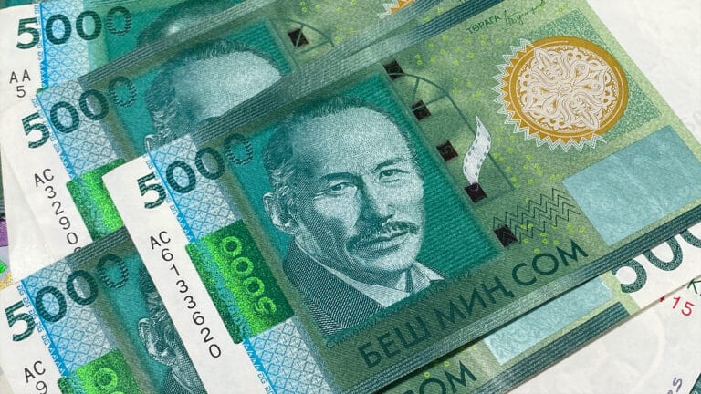 Кыргызстан впервые начал самостоятельно печатать сом