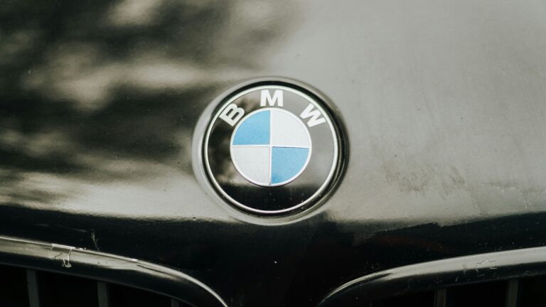 BMW 190 мыңға жуық көлігін кері қайтарып жатыр