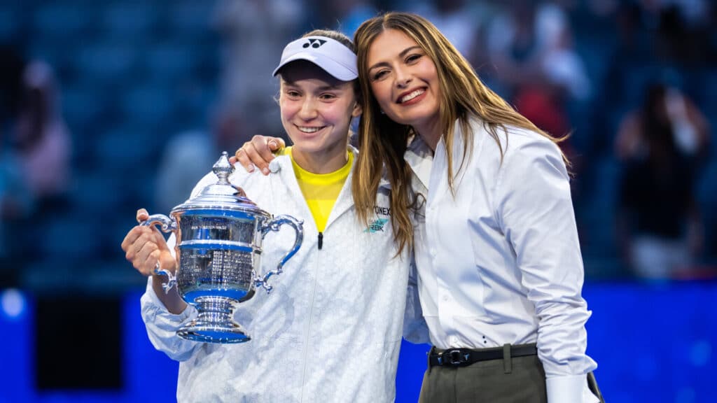 16-я королева тенниса Мария Шарапова вручила главный трофей US Open-2026 30-й, Елене Рыбакиной
