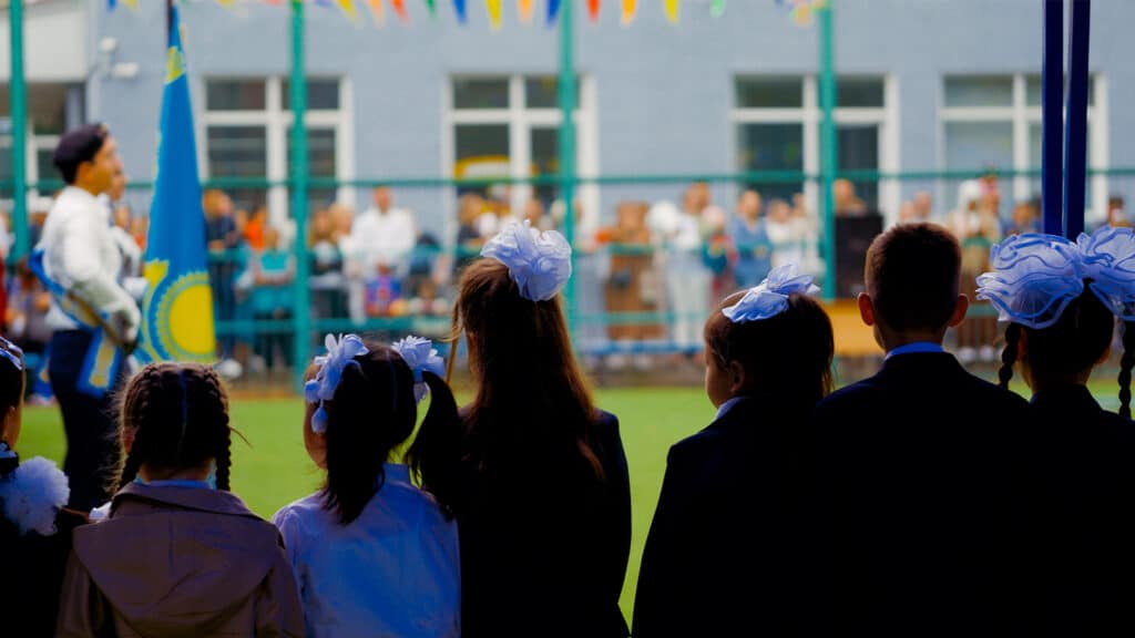 Казахстанские родители все меньше интересуются учебой детей в школах