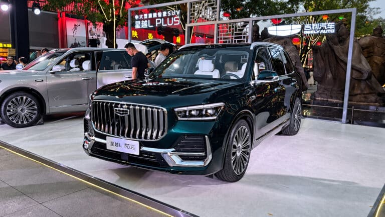 Geely Monjaro-ның ең үлкен нұсқасы шықты: ұзындығы 5 метрге жуық