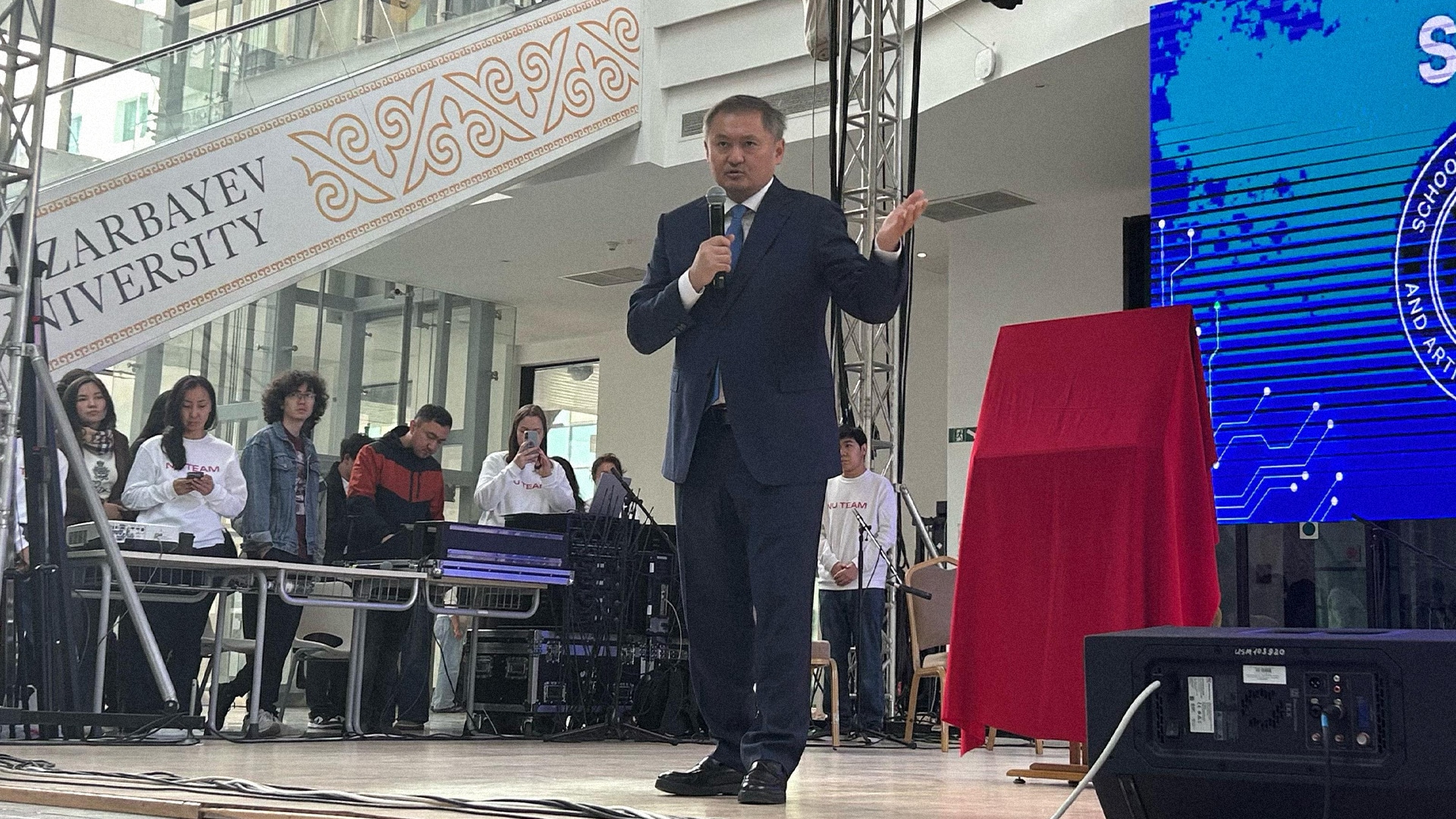 Nazarbayev University, NU, Школа вычислительной техники и искусственного интеллекта, искусственный интеллект в Казахстане, подготовка IT-специалистов Казахстан, образование в Казахстане, ИИ-образование, AI-специалисты, инженеры искусственного интеллекта, цифровая экономика Казахстана, NVIDIA H100, суперкомпьютеры Казахстан, SCAI NU, ISSAI Nazarbayev University, генеративный искусственный интеллект, кибербезопасность Казахстан, Deep FinTech, PhD в области искусственного интеллекта, Саясат Нурбек, IT-образование в Казахстане, технологические стартапы Казахстан, робототехника Казахстан, Nazarbayev University 2026, обучение искусственному интеллекту, нейросети Казахстан