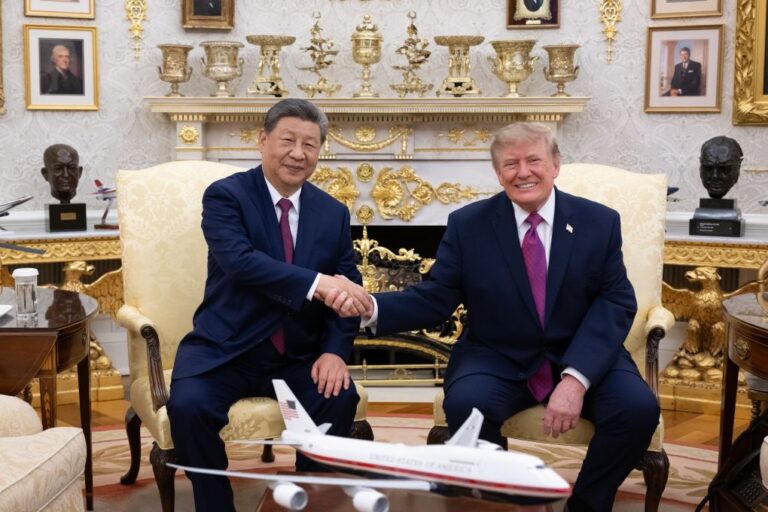 Трамп и Си завершили саммит чаепитием, не раскрыв торговых договоренностей