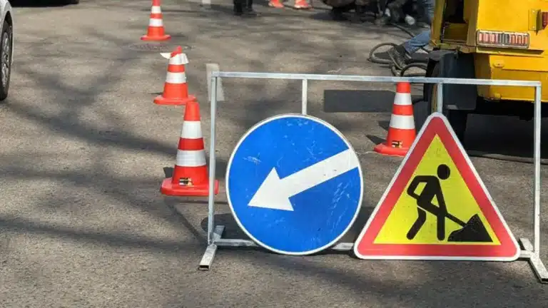 В Алматы ночью перекроют два участка улицы Толе би