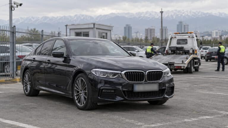 BMW с долгом по штрафам на 1,7 млн теңге задержали в Алматы