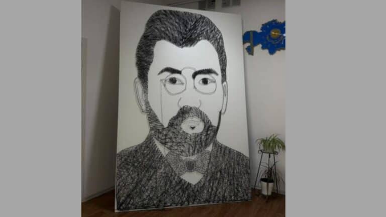 Портрет Ахмета Байтурсынова из 5000 гвоздей создали учителя в Астане