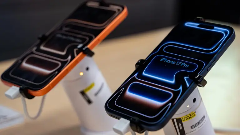 Айласы бар iPhone-18 смартфонына алдын ала тапсырыс