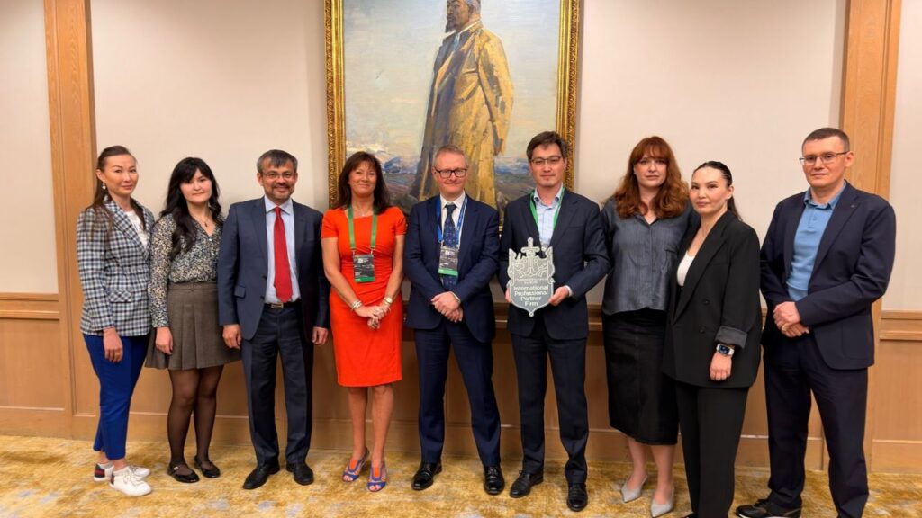 Казахстанский страховщик впервые стал партнером Королевского института страхования