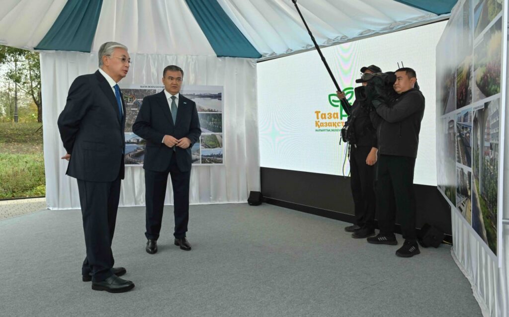 Токаев предложил полностью запретить граффити в городах Казахстана