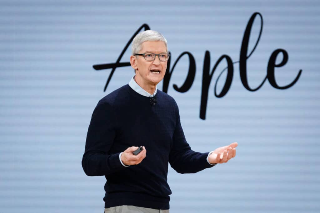 В Apple сменился гендиректор после 15 лет руководства Тима Кука