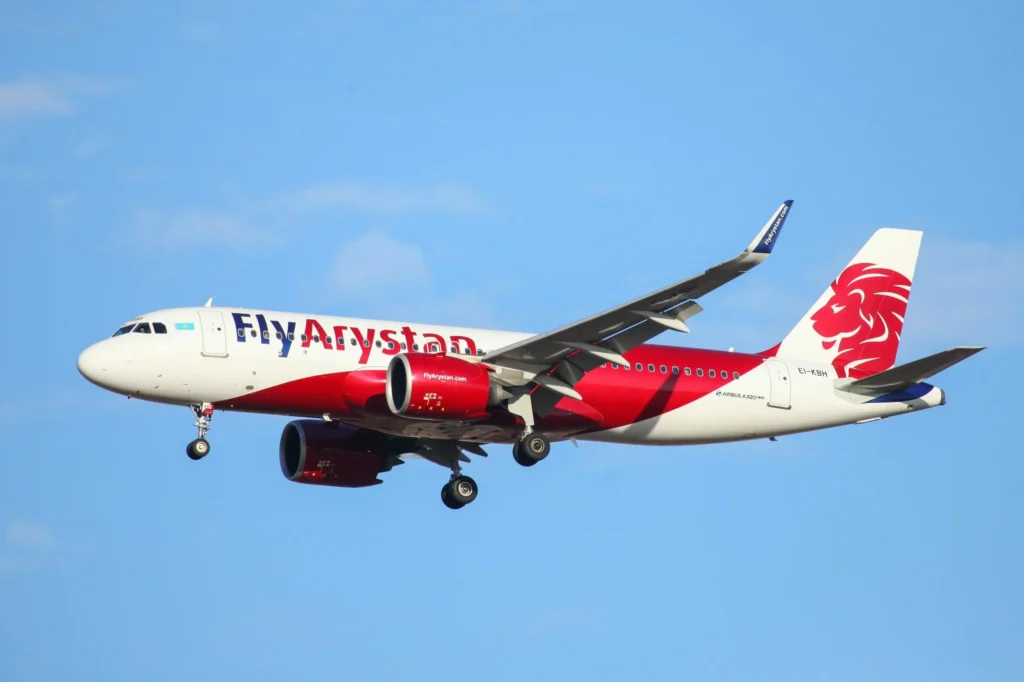 Пожилого пассажира FlyArystan сняли с рейса из-за шутки о бомбе