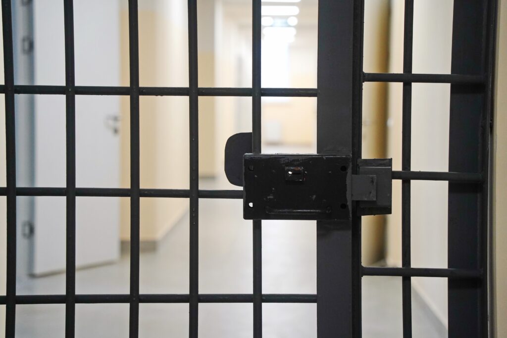 В Шымкенте муж жестоко избил супругу на глазах у дочерей, сейчас он в ИВС