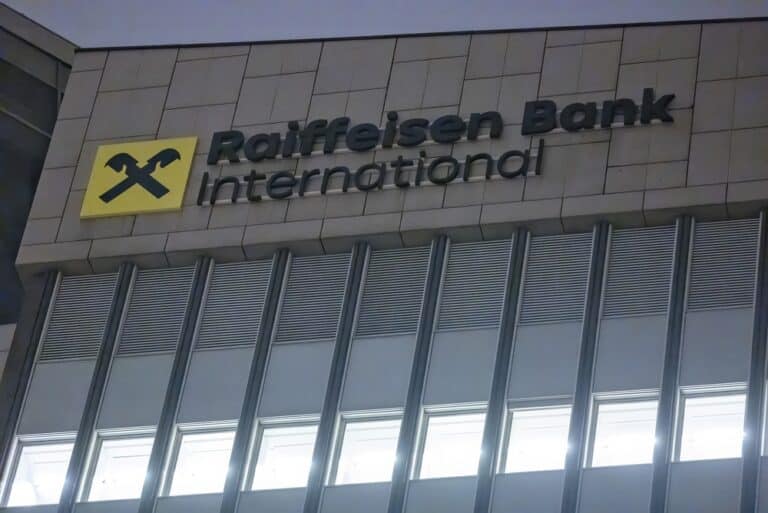 Raiffeisen Bank Орталық Азияға келеді: қаржы ұйымы Қазақстаннан банк сатып ала ма
