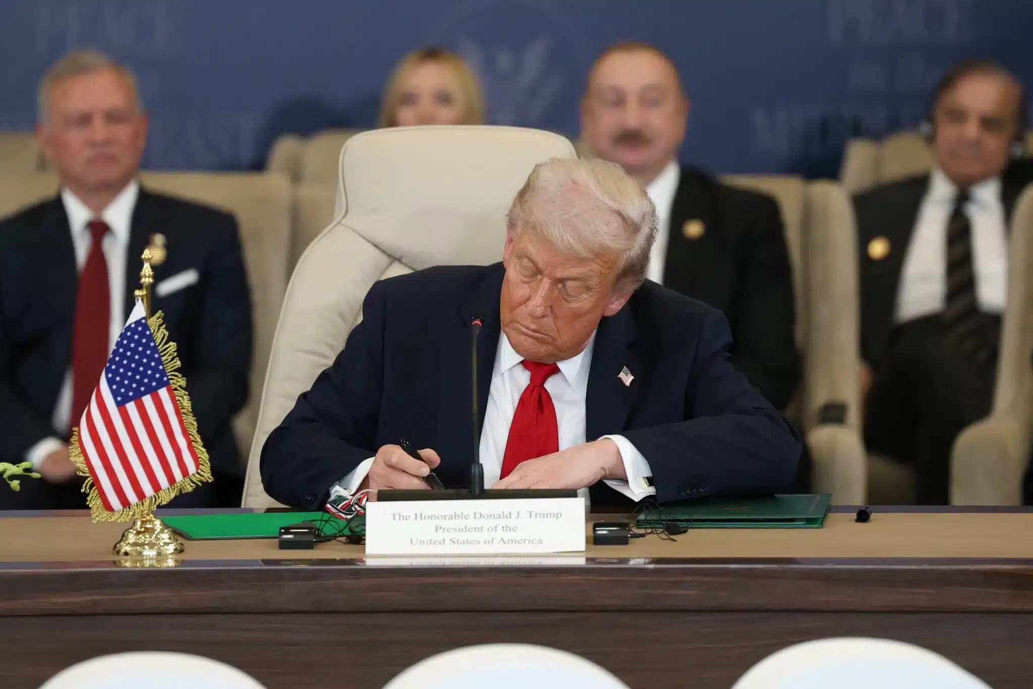 Трамп Таяу Шығысты қалпына келтіруге 5 млрд доллар бөлмекші