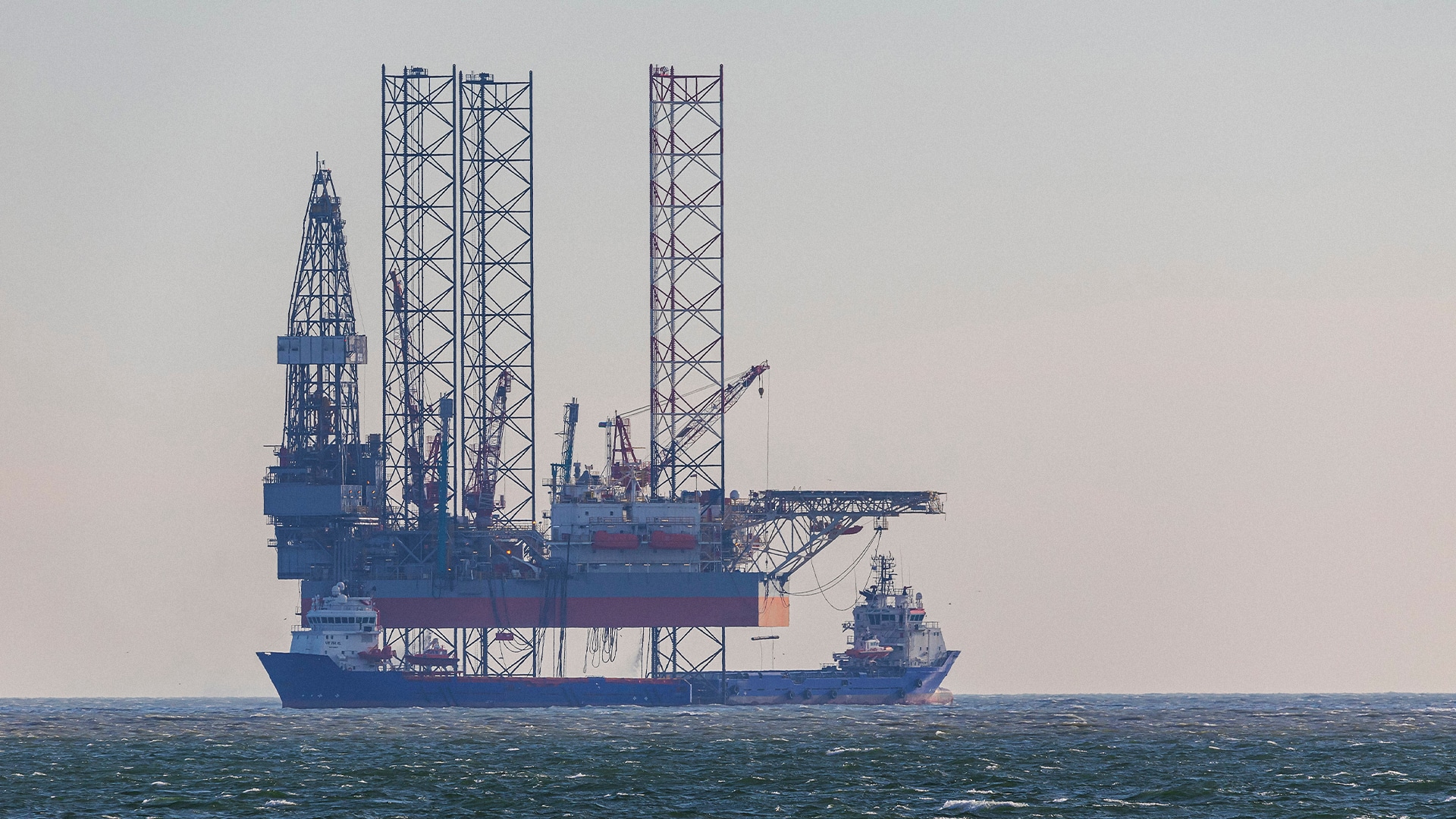 СП «КазМунайГаза» и находящегося под санкциями «Лукойла» получило более 7 млрд теңге убытка