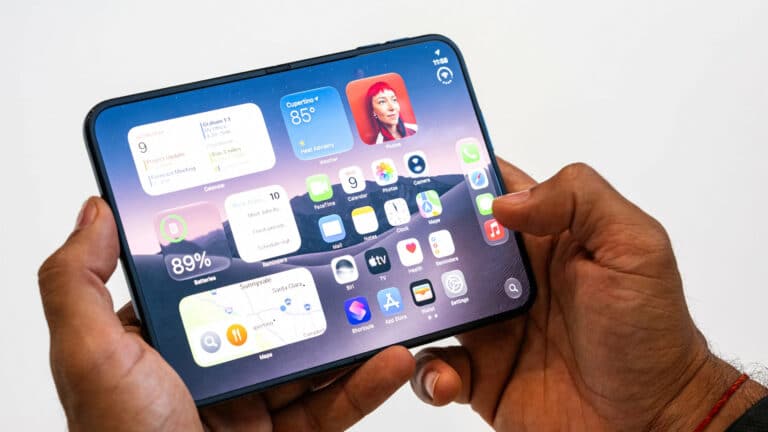 Apple признала проблему с трескающимся экраном складного iPhone Duo