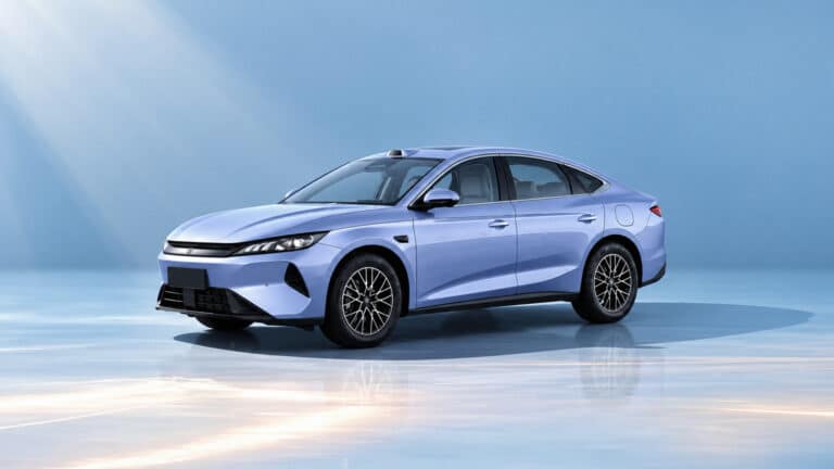 BYD Qin Plus 2027 получил новый салон и запас хода до 2 290 км