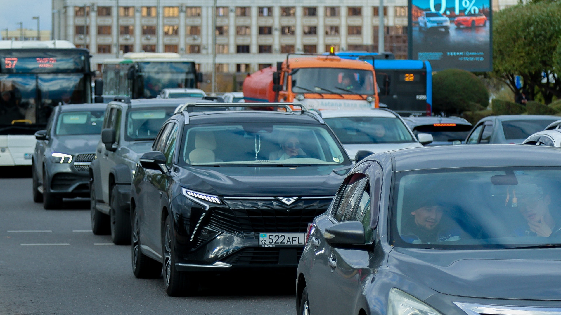 Работа в такси, аренда авто для такси, заработок таксиста, Астана, Яндекс Такси, Geely Emgrand, расходы на такси, собственный автомобиль, такси Казахстан.