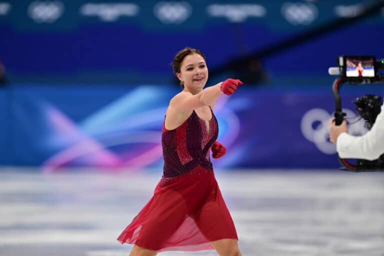 Казахстанка Софья Самоделкина едет покорять канадский лед