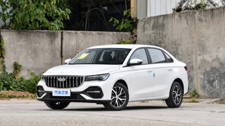 Geely обновила Emgrand: седан вышел в Китае от 4,1 млн теңге