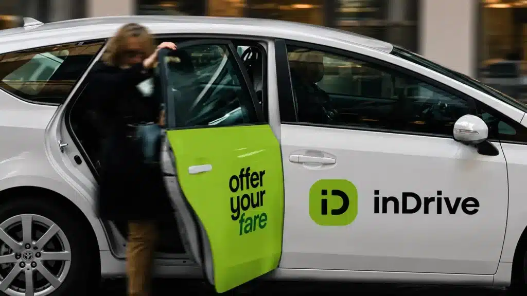 Таксист inDrive получил 10 суток ареста за интимные предложения пассажирке