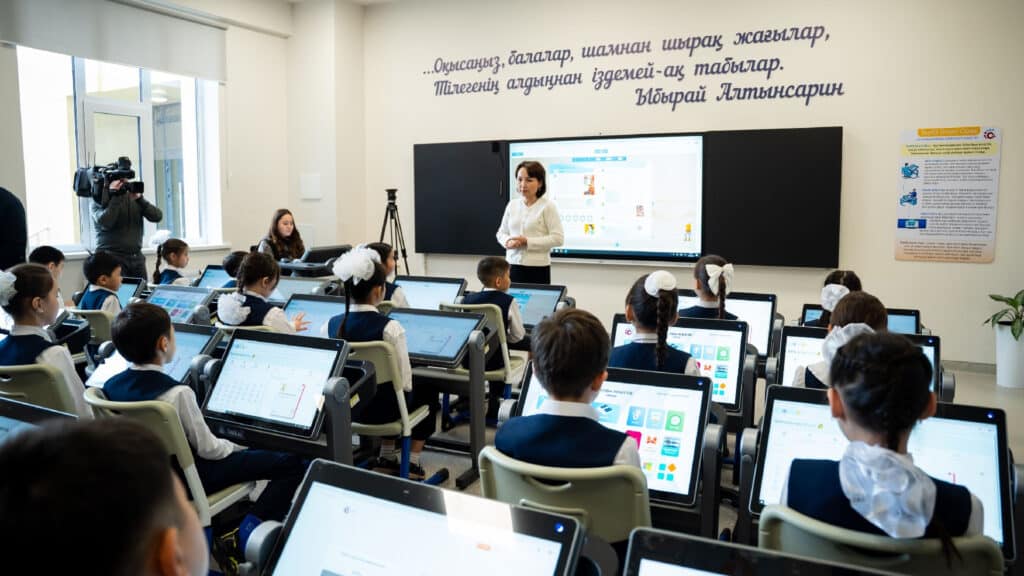 Эксперт призвал не отменять 12-летнее обучение в Казахстане