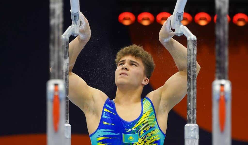 Нариман Курбанов вышел в финал ЧМ-2026 в упражнениях на коне, Нуртан Идрисов – в финал многоборья. Казахстан занял 13-е место в командной квалификации.