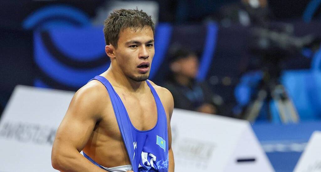 Осимжан Дастанбек продолжит борьбу за бронзу чемпионата мира в Астане через утешительный раунд, Ризабек Айтмухан завершил выступление.