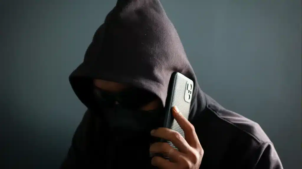 Мошенники выдают себя за киберполицию и предлагают «спасти деньги»